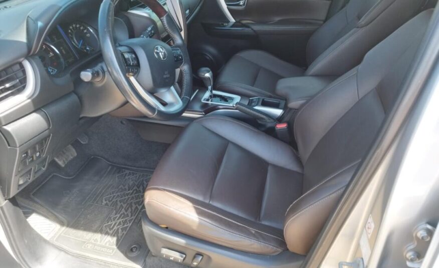 Toyota Hilux SW4  2.8 SRX