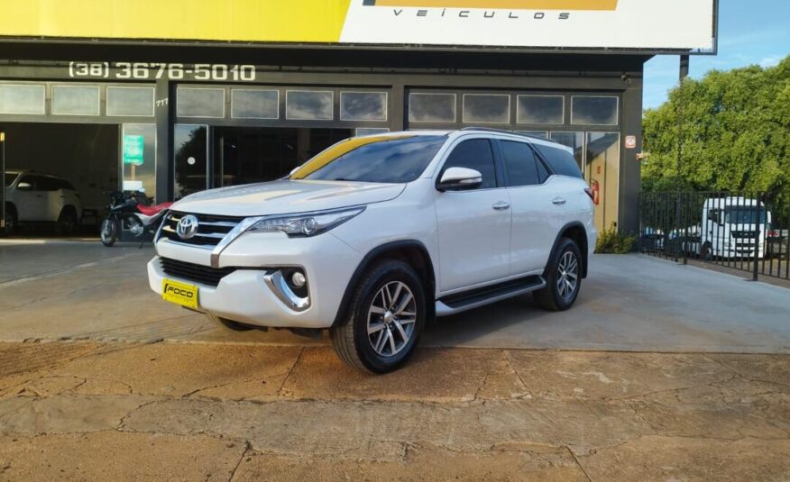 Toyota Hilux SW4  2.8 SRX 7 Lugares