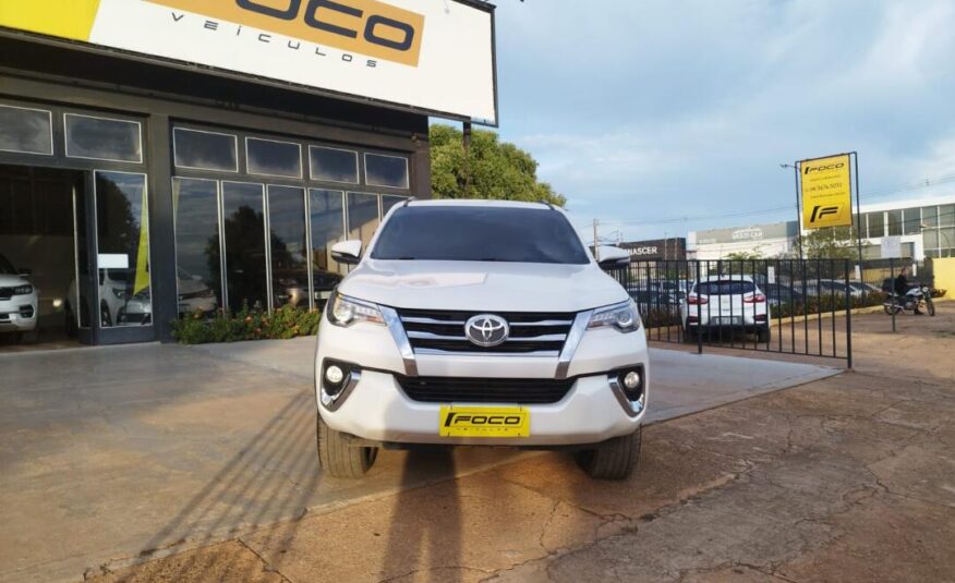 Toyota Hilux SW4  2.8 SRX 7 Lugares
