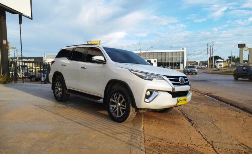 Toyota Hilux SW4  2.8 SRX 7 Lugares