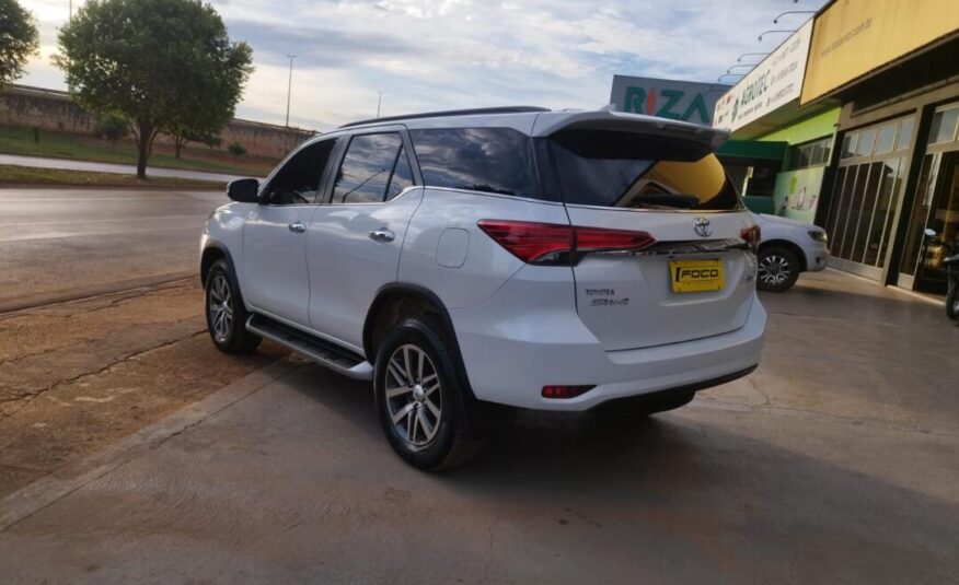 Toyota Hilux SW4  2.8 SRX 7 Lugares
