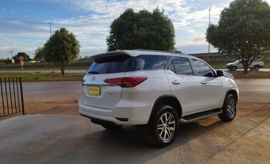 Toyota Hilux SW4  2.8 SRX 7 Lugares