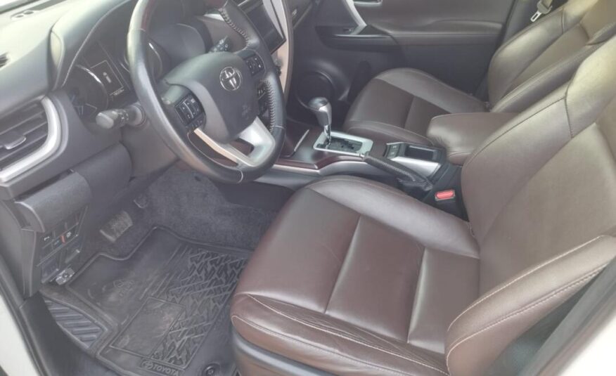Toyota Hilux SW4  2.8 SRX 7 Lugares