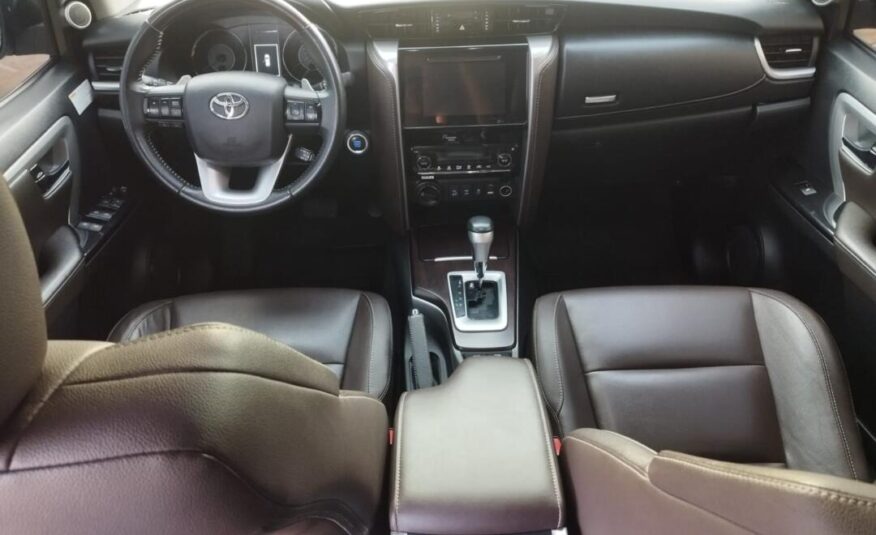 Toyota Hilux SW4  2.8 SRX 7 Lugares