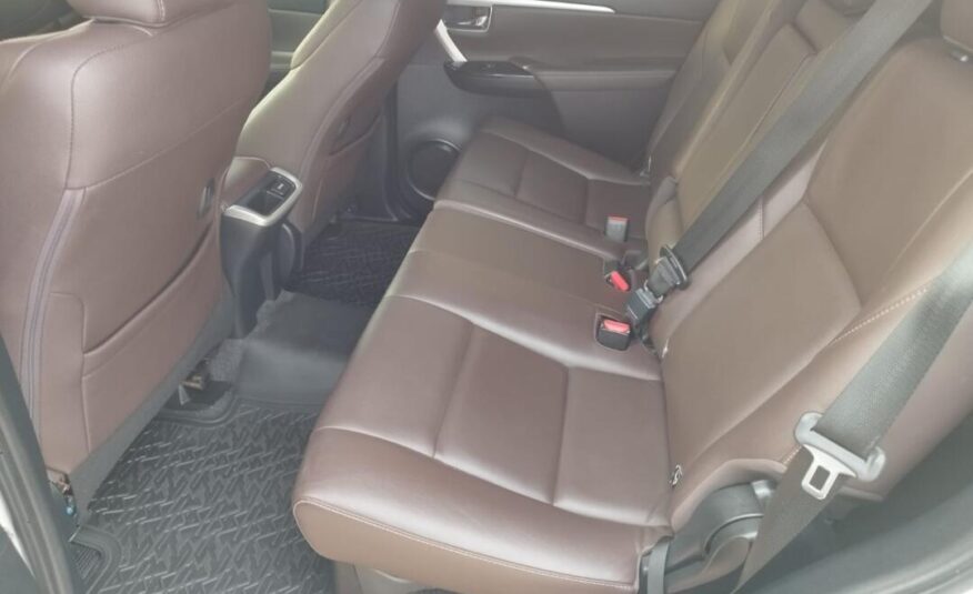 Toyota Hilux SW4  2.8 SRX 7 Lugares